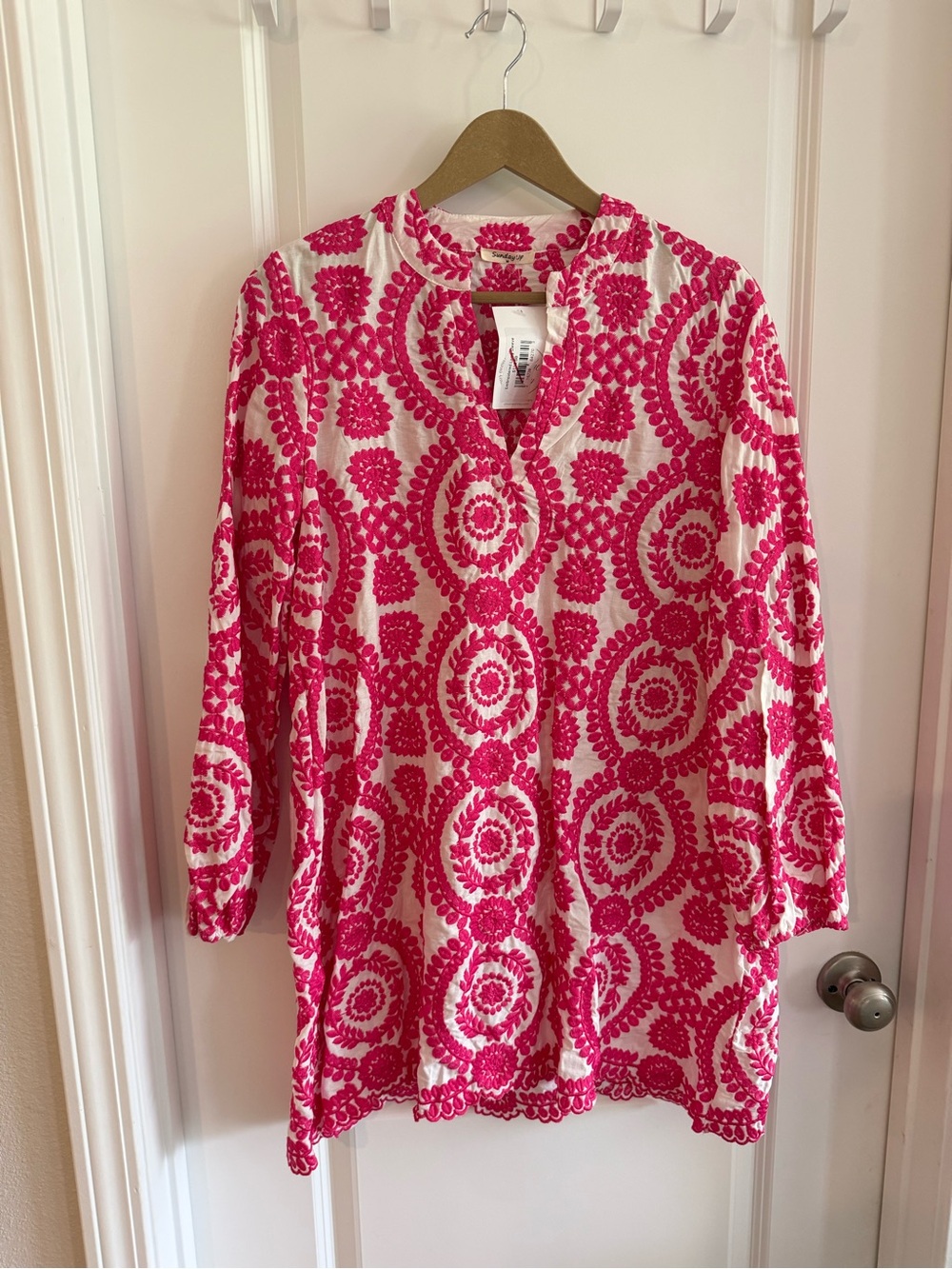SUNDAY MARKET EMBROIDERED TUNIC DRESS IN HOT PINK - Picture 2 of 12